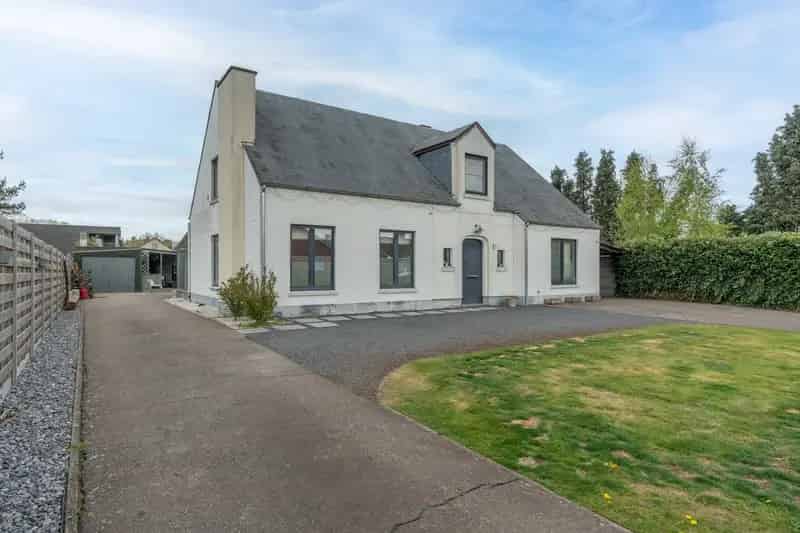 Huis te huur: Ruime woning 4 slaapkamers zwembad