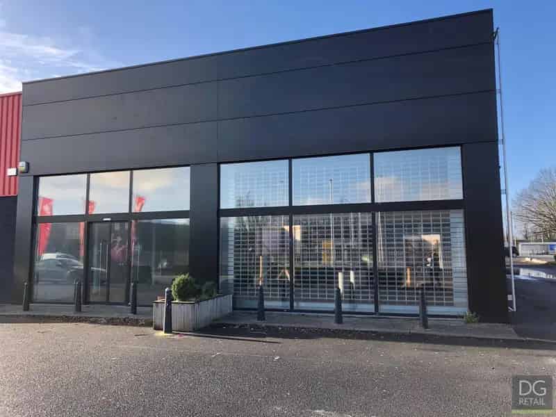 Commerciële ruimte van +- 700 m² te huur in Kuurne