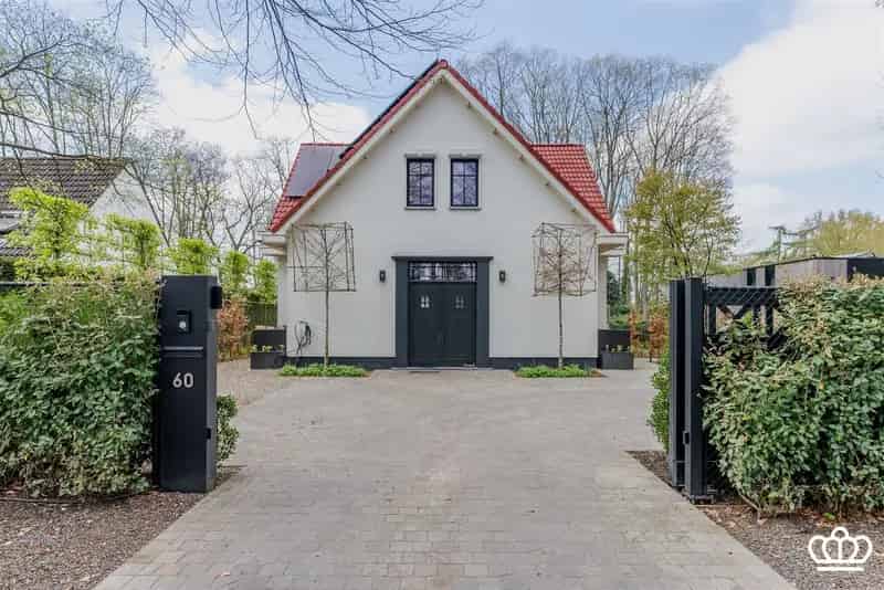Luxe Villa te Huur met Bijgebouw en Zwemvijver