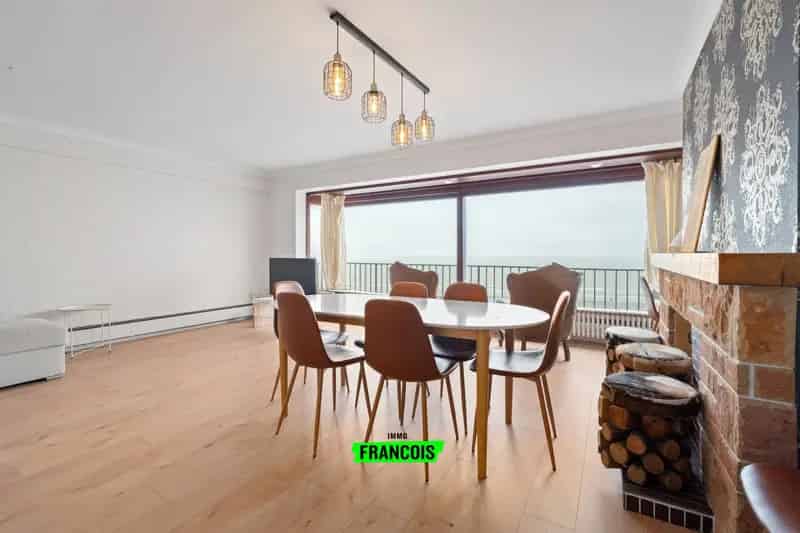 Ruim tweeslaapkamer appartement met frontaal zeezicht in Blankenberge