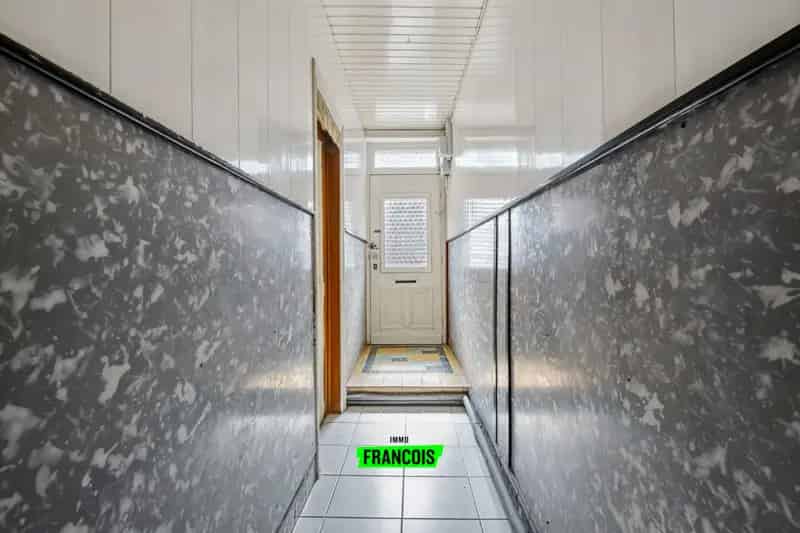 Volledig te renoveren gezinswoning op rustige locatie tussen Bredene en Oostende.