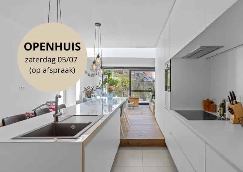Lichtrijke, modern afgewerkte woning met grote tuin!