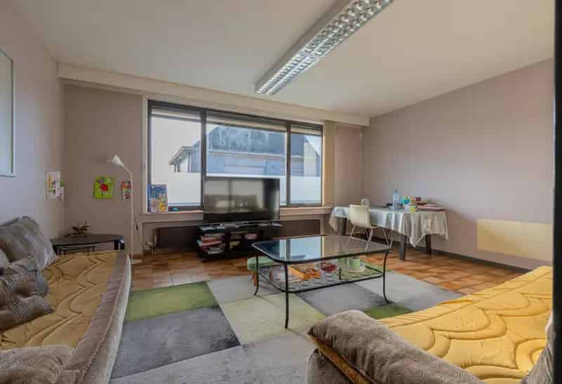 Handelsruimte met duplexappartement