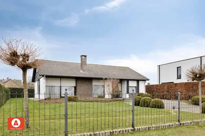 Ruime open bungalow-villa vol potentieel op toplocatie