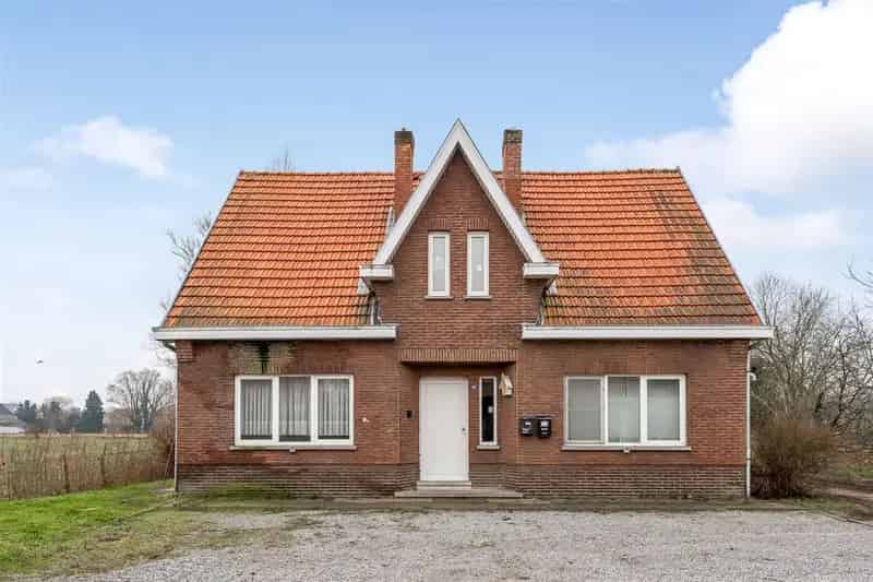 TE RENOVEREN WONING OP 1HA28A OP RUSTIGE MAAR CENTRALE LIGGING IN STAL (BERINGEN)