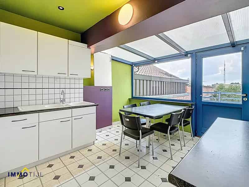 Ruim appartement met terras, garage en staanplaats!