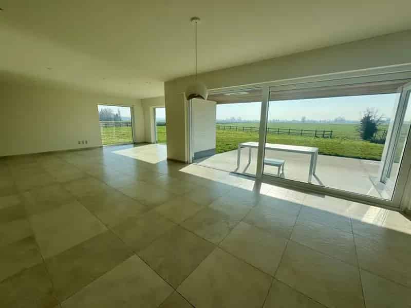 Nieuwbouwvilla met 2 praktijkruimtes te Eernegem