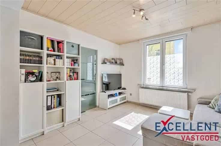 Gerenoveerde gezinswoning met tuin te Petegem-aan-de-Leie