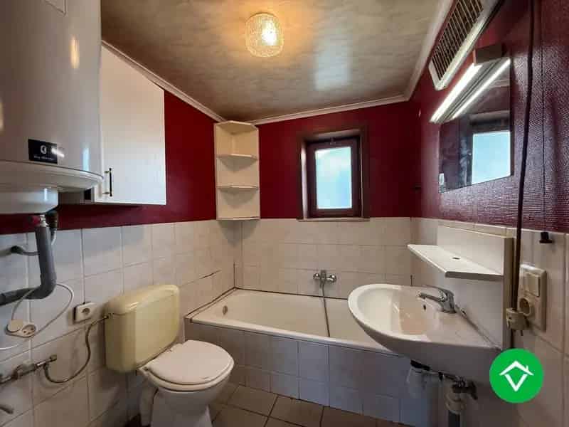 Op te frissen rijwoning met 3 slaapkamers en tuin in centrum Staden