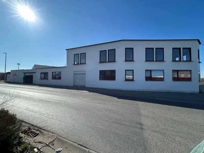 Activiteits- of opslagruimte op een toplocatie nabij de A12