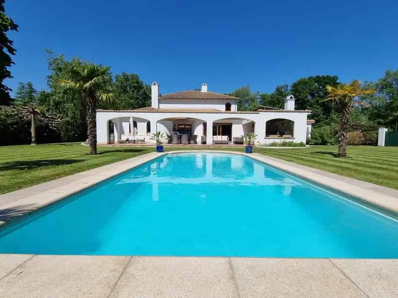 Huis te huur Tremelo: Spaanse villa met zwembad en luxe afwerking