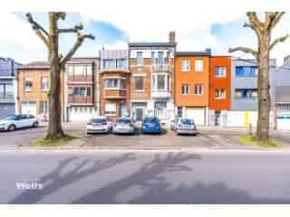 Huis te Koop Visé - Ruime woning met bureau en meerdere kamers