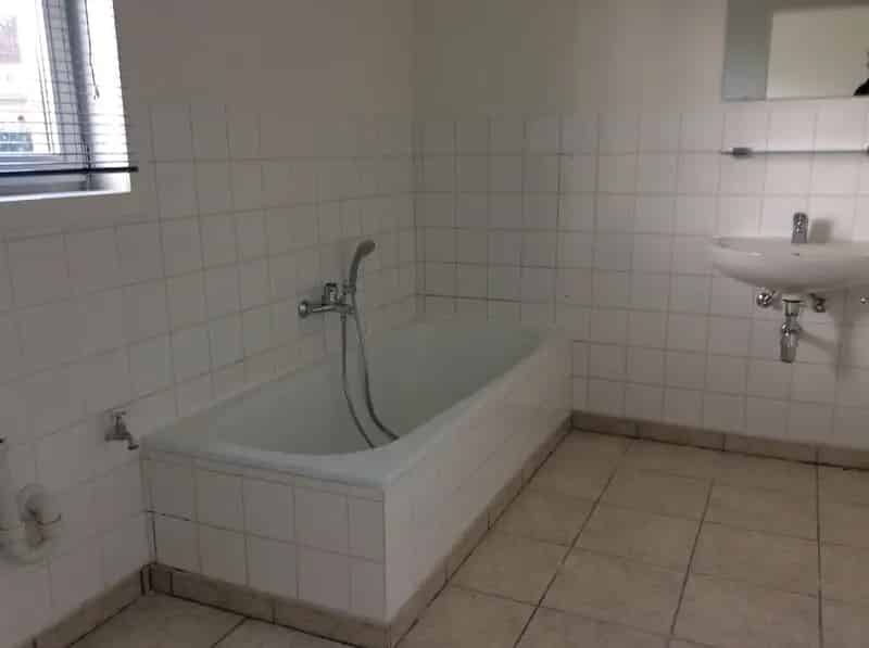 Ontdek dit leuk gelijkvloers appartement in kleinschalige residentie "De Brouwerij".

De indeling van het appartement is als volgt:

- Leefruimte
- Geïnstalleerde keuken
- Gastentoilet
- Badkamer
- Slaapkamer
- Terras
- Autostaanplaats

De voornaamste plu