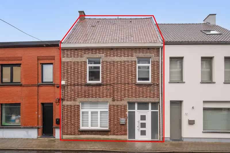 Ruime woning met tuintje en terras.