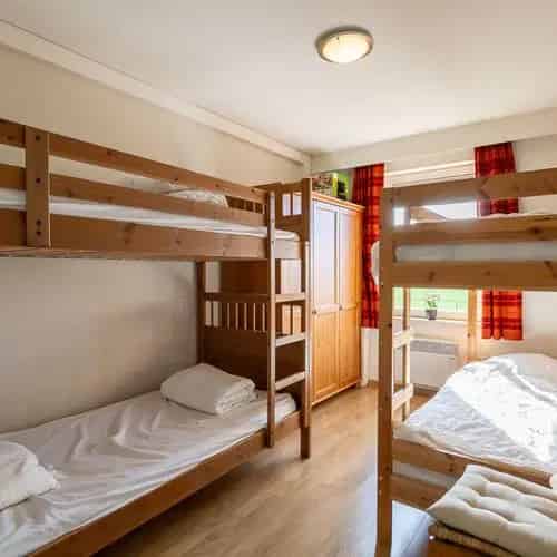 Zongericht appartement met 2 ruime slaapkamers en open zicht op het hinterland.