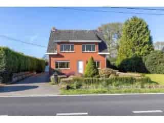 Huis te koop Malle - Te renoveren woning met potentieel