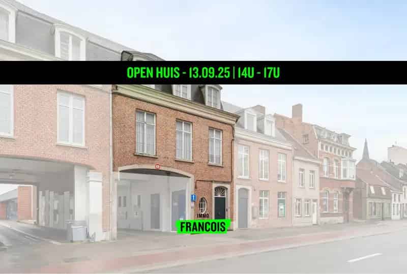 Karaktervolle woning met statige ruimtes in centrum Eeklo.