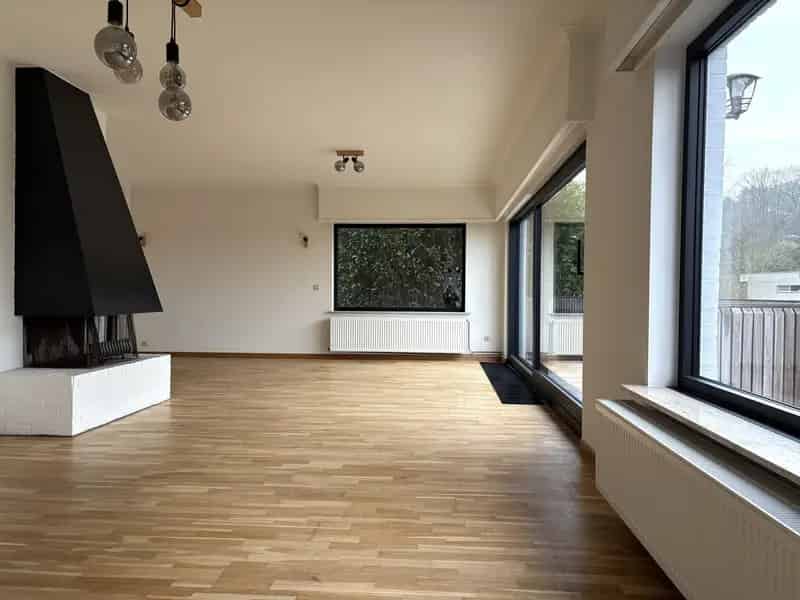 Ruime gezinswoning - rustig wonen in het groen.