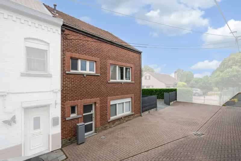 Instapklare halfopen bebouwing aan station Moerbeke