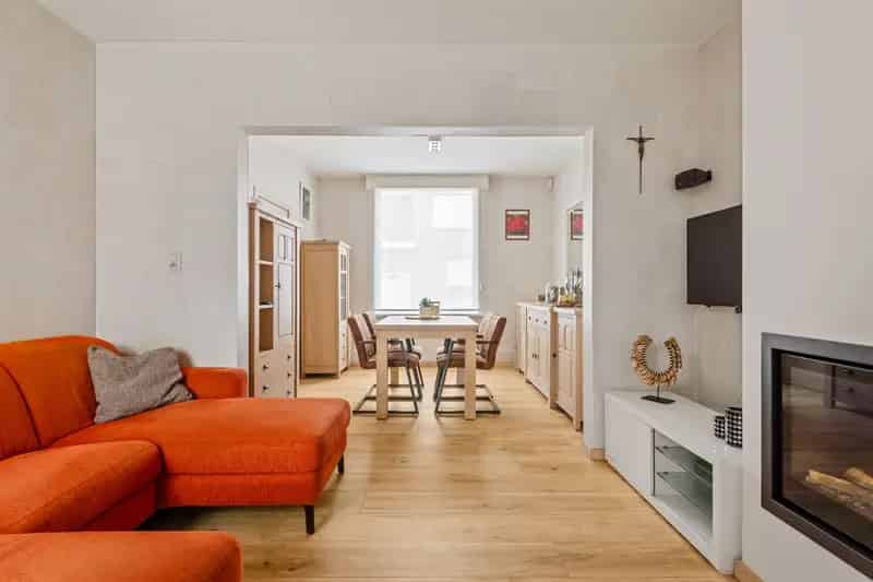 Verzorgde rijwoning met zuid georiënteerd terras en carport