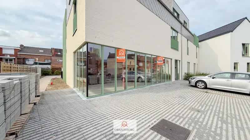 Nieuwbouw handel/kantoorruimte mét parking langsheen de Dendermondsesteenweg