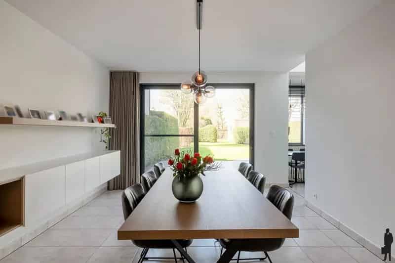 Perfect onderhouden woning met 4slks, bureau, garage