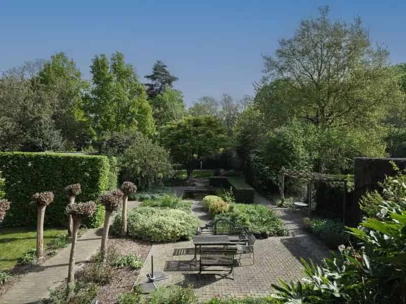 Uitzonderlijke opportuniteit Sint-Amandsberg – ‘Villa Bromelia’ - Statige en ruime woning (437m2 bvo) met een prachtig aangelegde tuin op een boogscheut van het stadscentrum – nabij de Rozenbroeken.