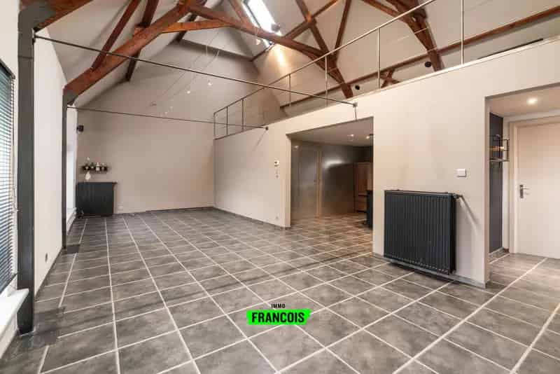 Appartement met potentieel gelegen in het centrum van Wielsbeke, voorzien van 2 slaapkamers en tuin
