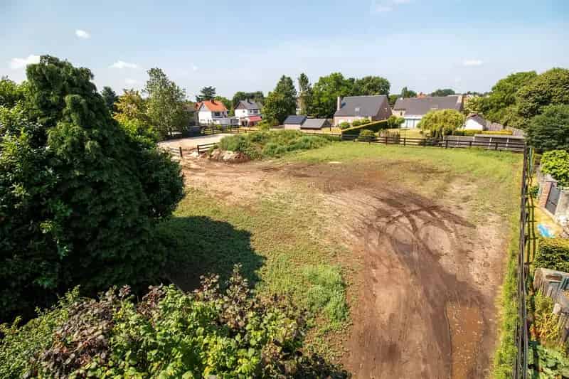 Uitstekend gelegen perceel hooiland in woongebied.