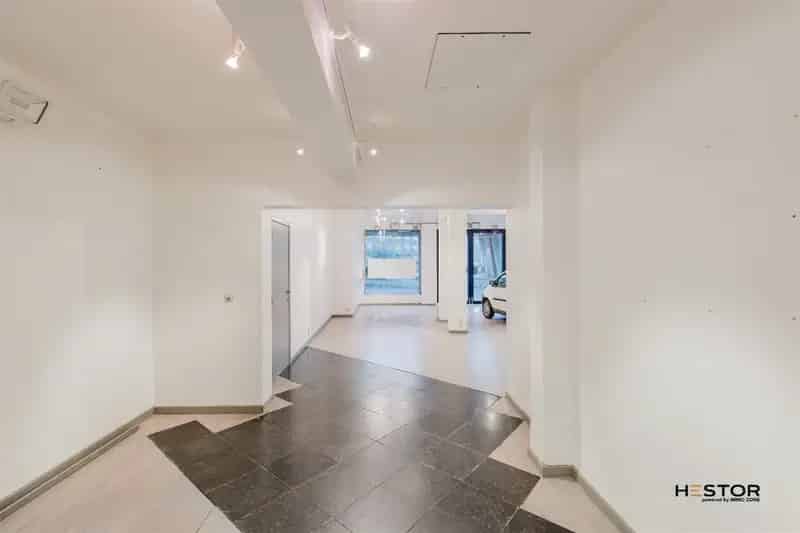 Handelshuis met appartement op uiterst interessante locatie