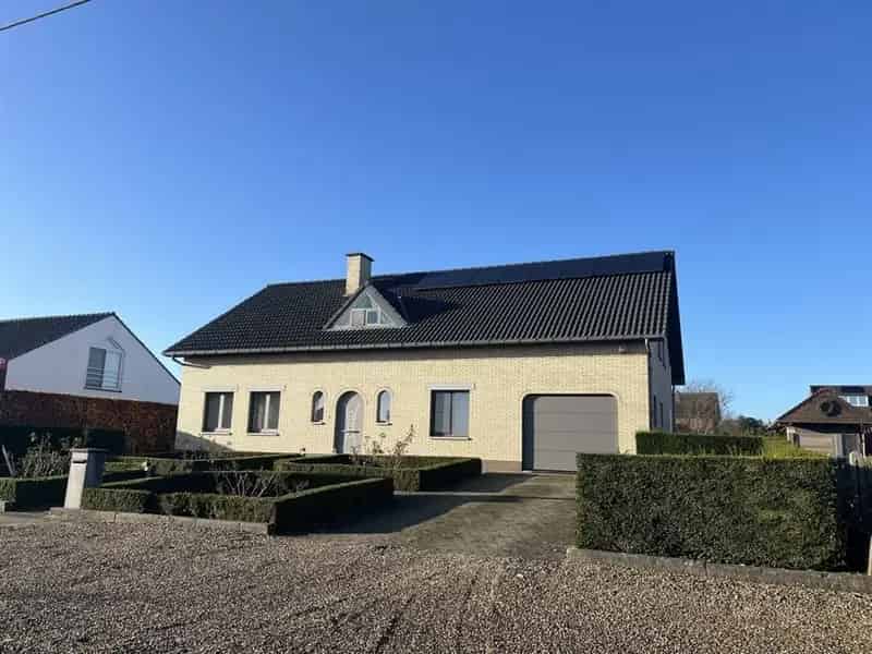 Verrassend ruime, instapklare, vrijstaande woning met inpandige garage