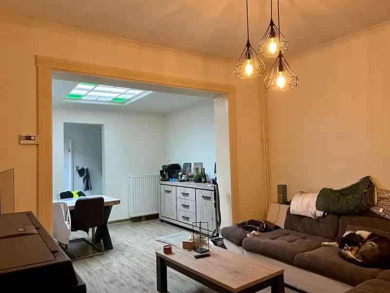 Ruime woning met terras te Herentals.