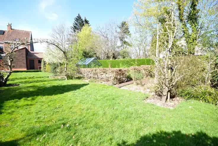 Rijwoning te koop Roeselare: Grote tuin, garage en zolder