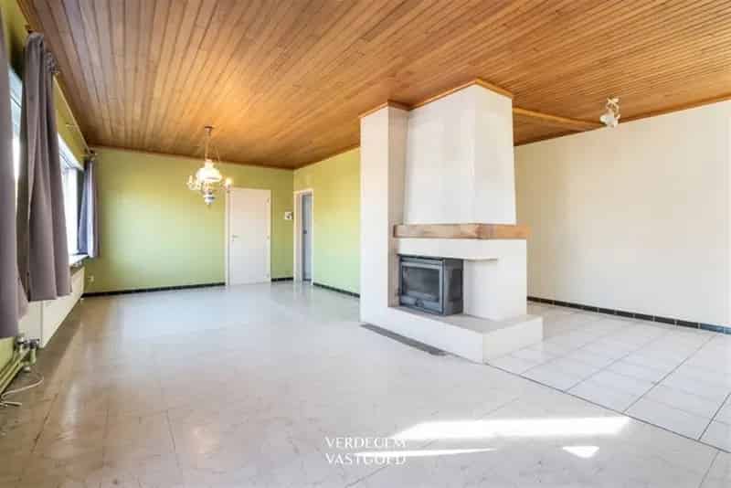Te renoveren bungalow met 3 slaapkamers in fijne woonwijk