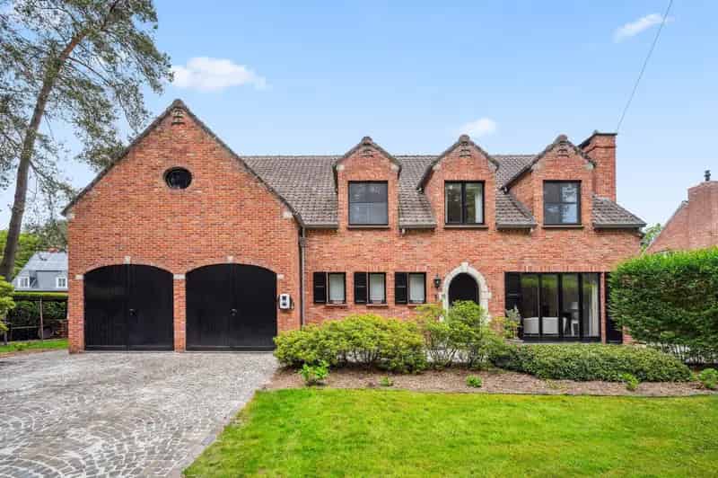 Huis te huur: Ruime villa met 4-5 slaapkamers en grote tuin