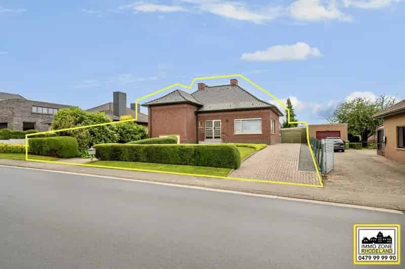Schitterende bungalow-villa met 3 slpks, 2 garages en tuin
