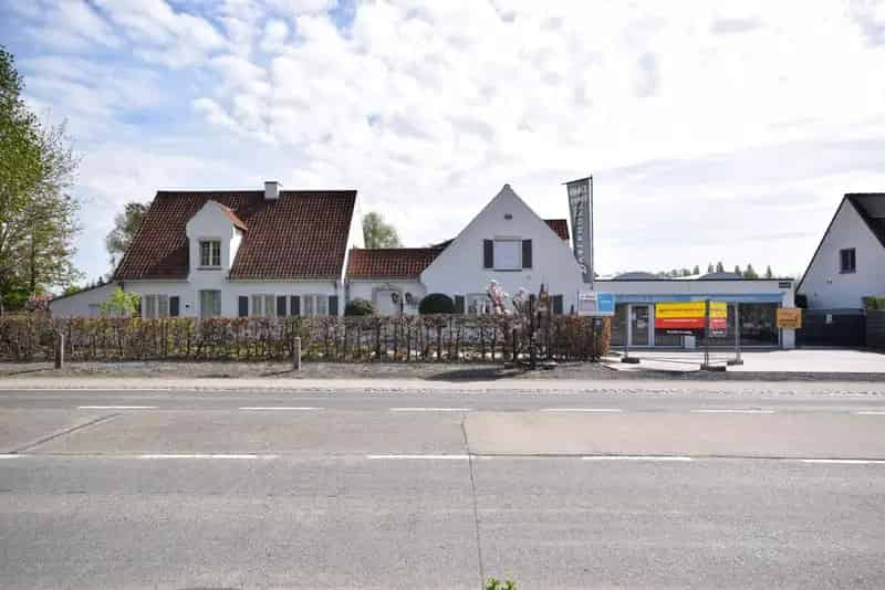 KLASSIEKE VILLA MET HANDELSRUIMTE IN LEDEGEM