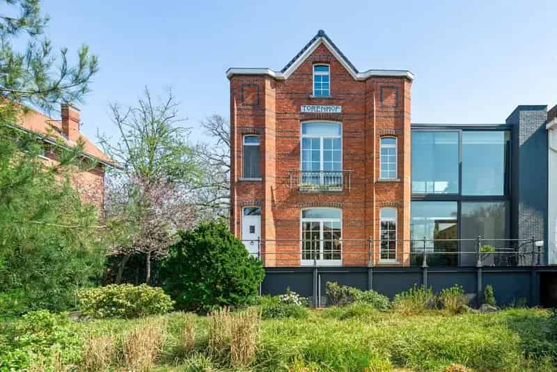 Statige meesterwoning 'Torenhof' met recente aanbouw op ca. 2.370m2