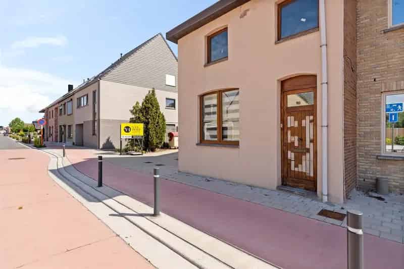 Ruime halfopen bebouwing met groot magazijn (225m²)