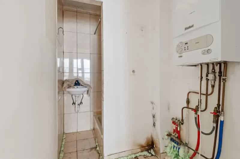 Te renoveren rijwoning met vergunning voor 6 studentenkamers