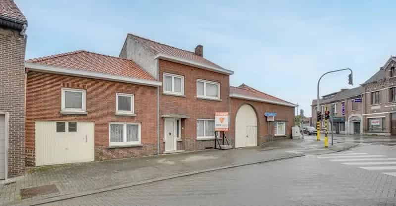 Hoeve op ruim perceel met extra bouwgrond