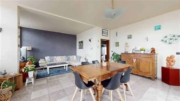 Gerenoveerde 5 Slaapkamer Huis met 15 Fotovoltaische Panelen