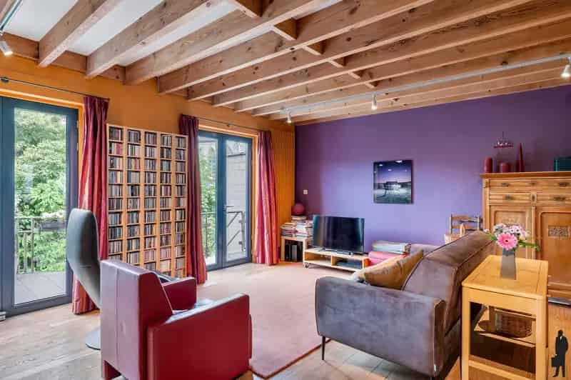 Ruime en rustig gelegen woning (ca. 230m²) met 4 slk’s, 2 badk, garage en stadstuin.