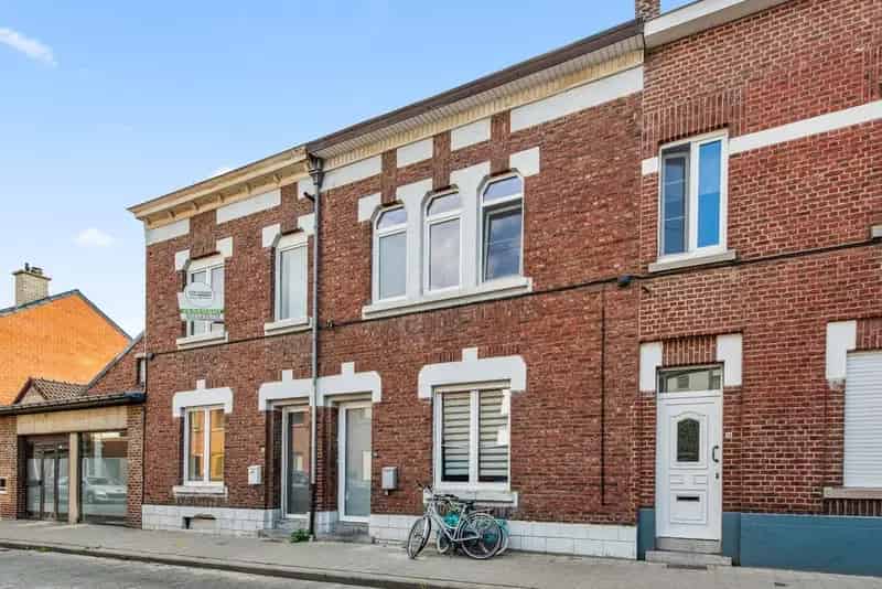 Gezinswoning met 3 slaapkamers (mogelijkheid tot 4) en tuin pal in het centrum