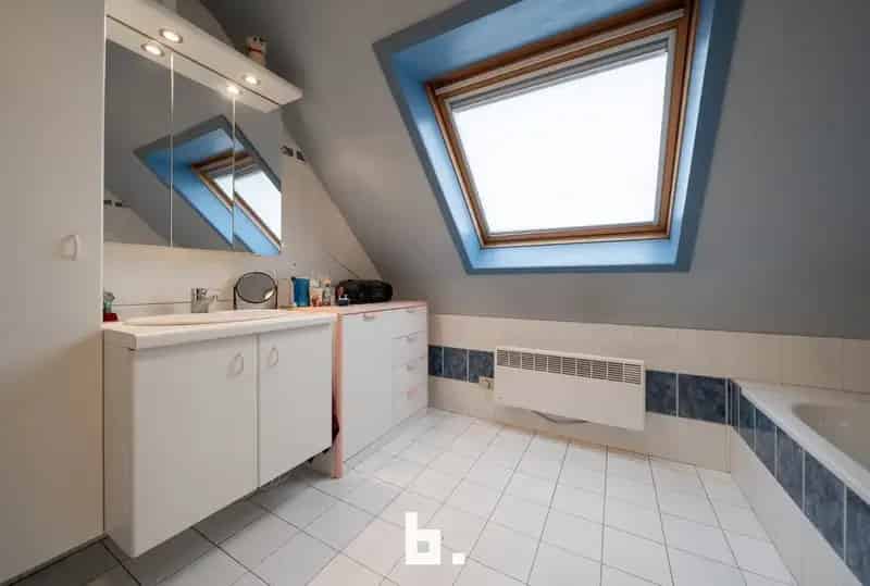 Mis deze unieke kans niet! Mooie villa in rustige wijk te Oostkamp