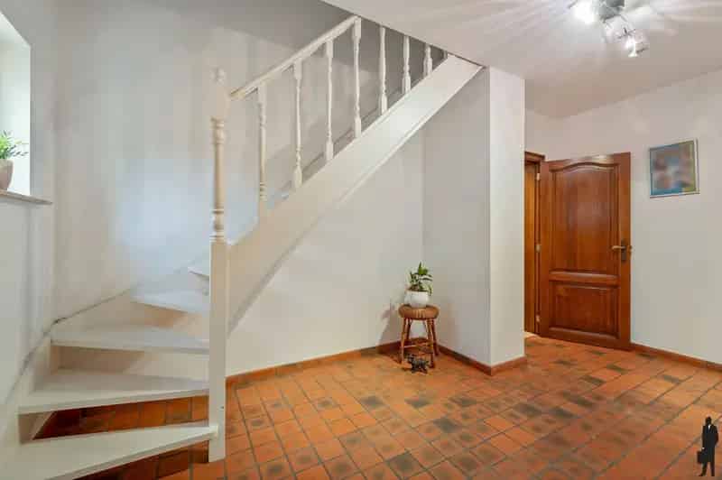 Instapklare villa met binnenzwembad op gegeerde locatie!