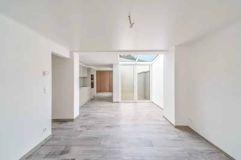 Volledig gerenoveerde rijwoning met 3 slaapkamers in Stene