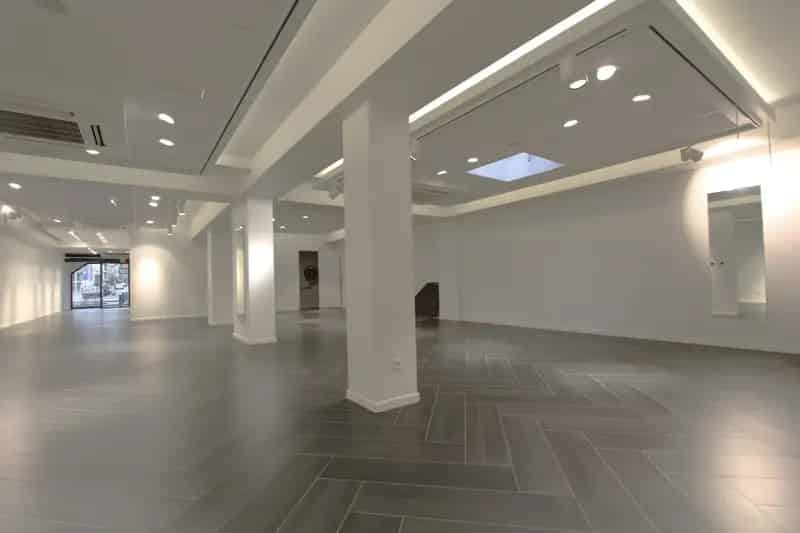 Breed instapklaar handelspand 320 te huur Knokke