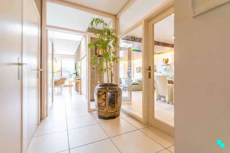 Op te frissen woning met vier slaapkamers te Wetteren