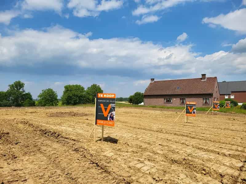 Vier bouwgronden voor halfopen bebouwing gelegen in het hartje van de Vlaamse Ardennen met panoramisch uitzicht op de velden!